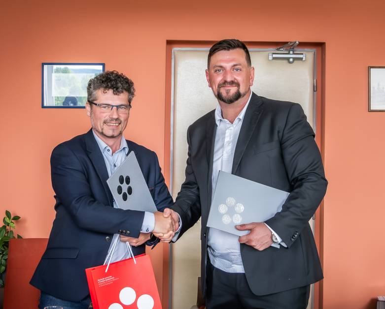 ZEKO podepsala s JU licenční smlouvu na výrobu Rollkontejnerů – nejnovější inovace z oblasti logistiky 